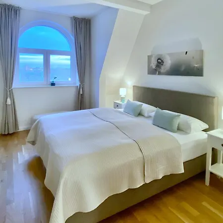 Connect Living - 3 Apartments - Boxspringbett-Balkon-Parkplatz-Arbeitsplatz-Fitness-Sauna-Fahrstuhl