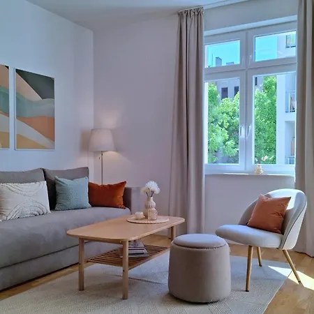 Apartament Connect Living - 3 Apartments - Boxspringbett-Balkon-Parkplatz-Arbeitsplatz-Fitness-Sauna-Fahrstuhl *