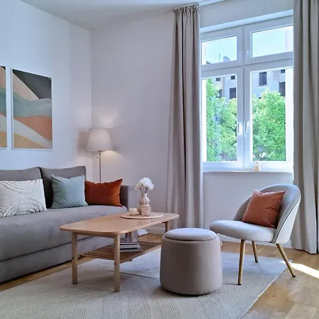 Connect Living - 3 Apartments - Boxspringbett-Balkon-Parkplatz-Arbeitsplatz-Fitness-Sauna-Fahrstuhl * Magdebourg