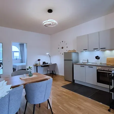 Connect Living - 3 Apartments - Boxspringbett-Balkon-Parkplatz-Arbeitsplatz-Fitness-Sauna-Fahrstuhl Magdeburg