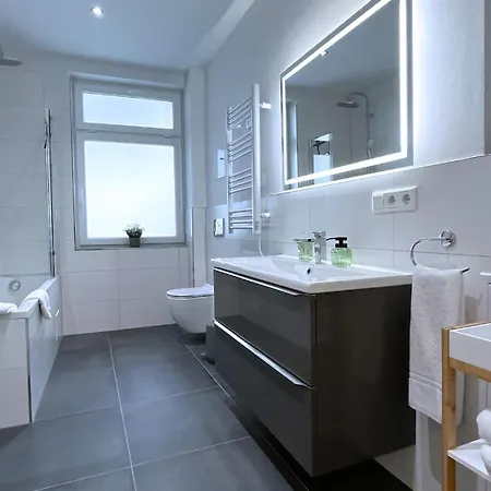 Apartament Connect Living - 3 Apartments - Boxspringbett-Balkon-Parkplatz-Arbeitsplatz-Fitness-Sauna-Fahrstuhl *
