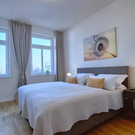 Apartament Connect Living - 3 Apartments - Boxspringbett-Balkon-Parkplatz-Arbeitsplatz-Fitness-Sauna-Fahrstuhl
