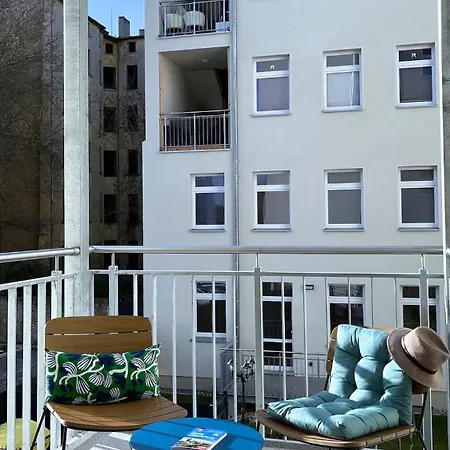 Connect Living - 3 Apartments - Boxspringbett-Balkon-Parkplatz-Arbeitsplatz-Fitness-Sauna-Fahrstuhl Apartament