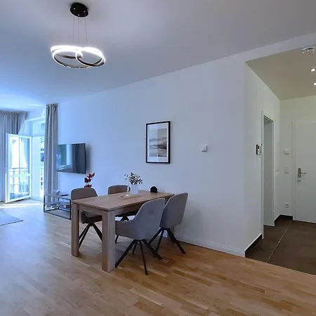 Apartament Connect Living - 3 Apartments - Boxspringbett-Balkon-Parkplatz-Arbeitsplatz-Fitness-Sauna-Fahrstuhl Magdeburg