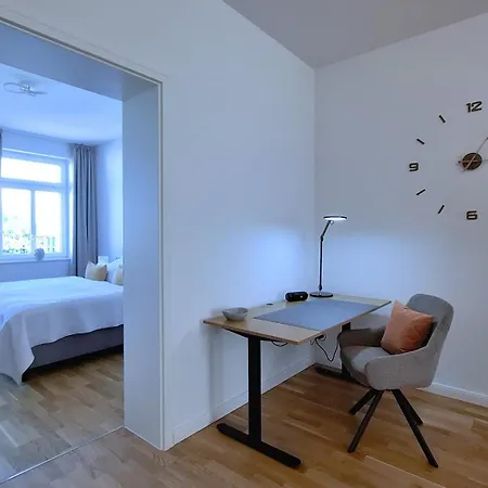 Apartament Connect Living - 3 Apartments - Boxspringbett-Balkon-Parkplatz-Arbeitsplatz-Fitness-Sauna-Fahrstuhl Magdeburg