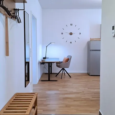 Apartament Connect Living - 3 Apartments - Boxspringbett-Balkon-Parkplatz-Arbeitsplatz-Fitness-Sauna-Fahrstuhl Magdeburg