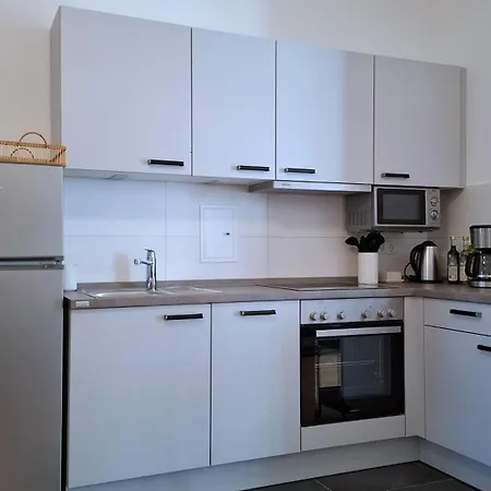Connect Living - 3 Apartments - Boxspringbett-Balkon-Parkplatz-Arbeitsplatz-Fitness-Sauna-Fahrstuhl * Magdeburg
