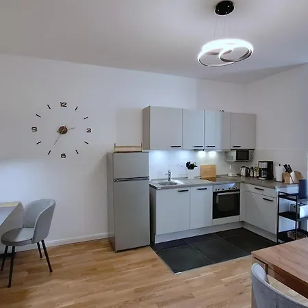Connect Living - 3 Apartments - Boxspringbett-Balkon-Parkplatz-Arbeitsplatz-Fitness-Sauna-Fahrstuhl * Magdeburg