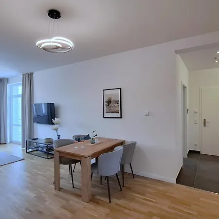 Connect Living - 3 Apartments - Boxspringbett-Balkon-Parkplatz-Arbeitsplatz-Fitness-Sauna-Fahrstuhl