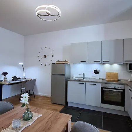 Connect Living - 3 Apartments - Boxspringbett-Balkon-Parkplatz-Arbeitsplatz-Fitness-Sauna-Fahrstuhl Magdeburg