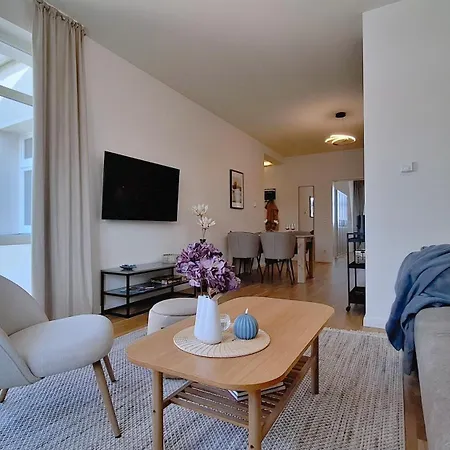 Connect Living - 3 Apartments - Boxspringbett-Balkon-Parkplatz-Arbeitsplatz-Fitness-Sauna-Fahrstuhl Apartament