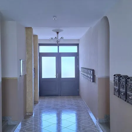 Connect Living - 3 Apartments - Boxspringbett-Balkon-Parkplatz-Arbeitsplatz-Fitness-Sauna-Fahrstuhl