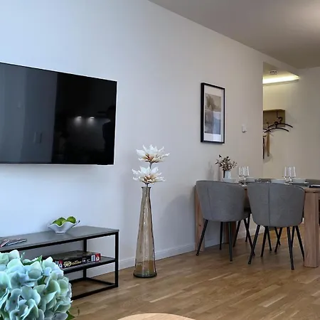 Connect Living - 3 Apartments - Boxspringbett-Balkon-Parkplatz-Arbeitsplatz-Fitness-Sauna-Fahrstuhl Appartement Magdebourg