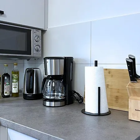 Connect Living - 3 Apartments - Boxspringbett-Balkon-Parkplatz-Arbeitsplatz-Fitness-Sauna-Fahrstuhl Apartament *