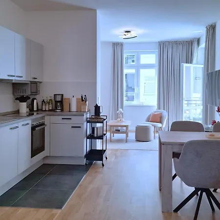 Connect Living - 3 Apartments - Boxspringbett-Balkon-Parkplatz-Arbeitsplatz-Fitness-Sauna-Fahrstuhl *
