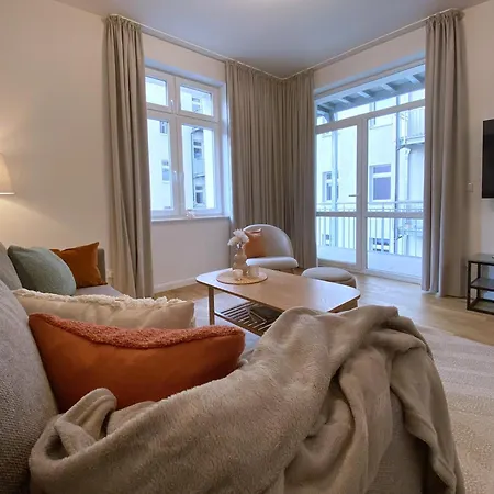 Connect Living - 3 Apartments - Boxspringbett-Balkon-Parkplatz-Arbeitsplatz-Fitness-Sauna-Fahrstuhl *