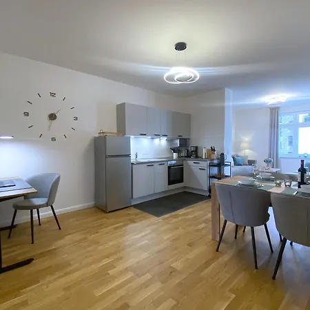 Apartament Connect Living - 3 Apartments - Boxspringbett-Balkon-Parkplatz-Arbeitsplatz-Fitness-Sauna-Fahrstuhl