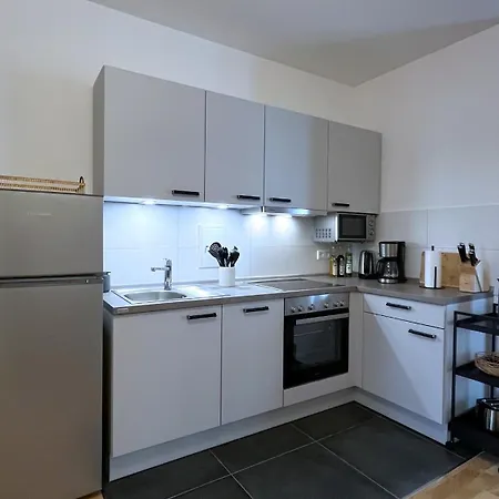 Connect Living - 3 Apartments - Boxspringbett-Balkon-Parkplatz-Arbeitsplatz-Fitness-Sauna-Fahrstuhl * Magdeburg